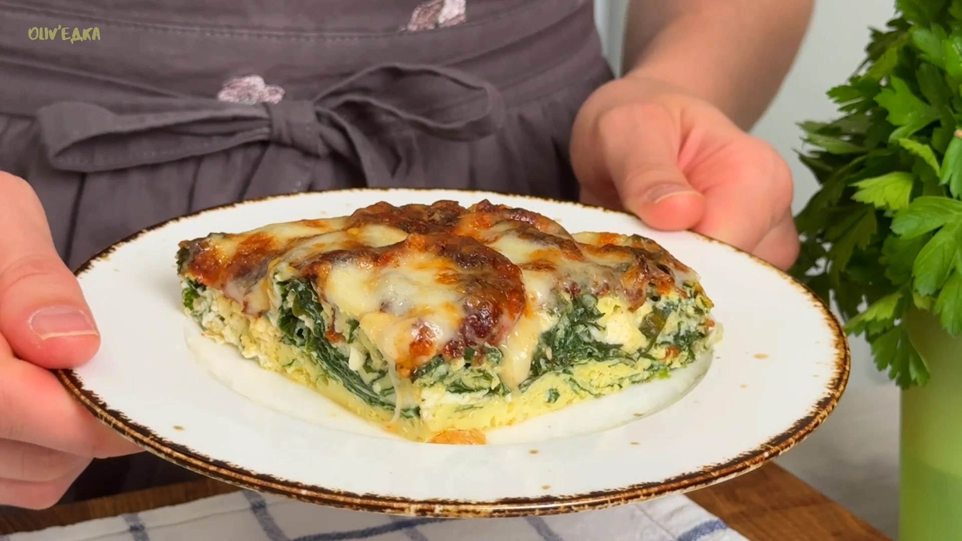 Яичница с творогом, шпинатом и помидорами. Вкусный, быстрый завтрак на скорую руку.