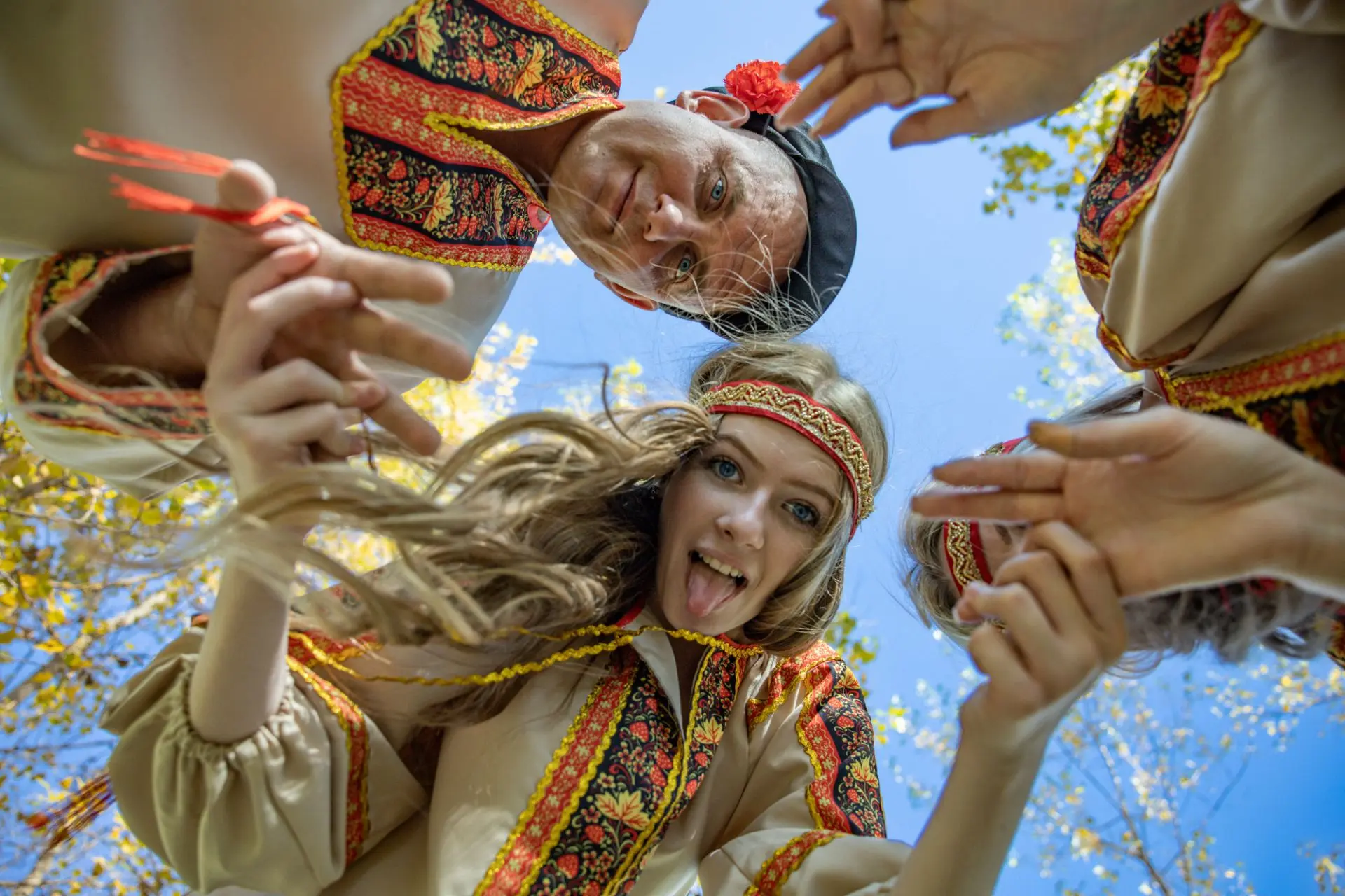 У этой семьи было много идей для фотосессии. Ну куда же без русского народного стиля 🌾