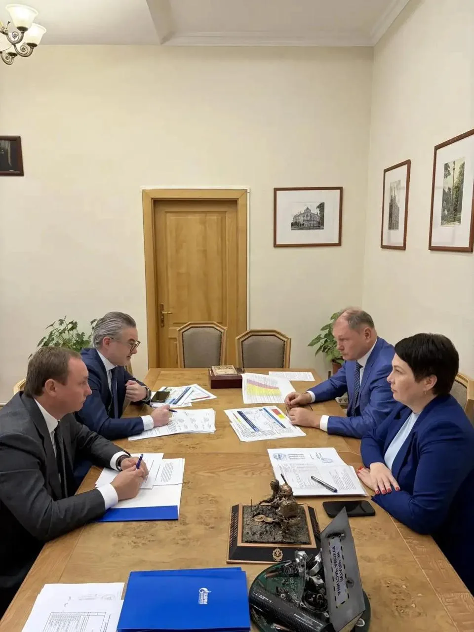 Вчера под руководством первого заместителя Губернатора В.Ю. Ревенко провели совещание п...
