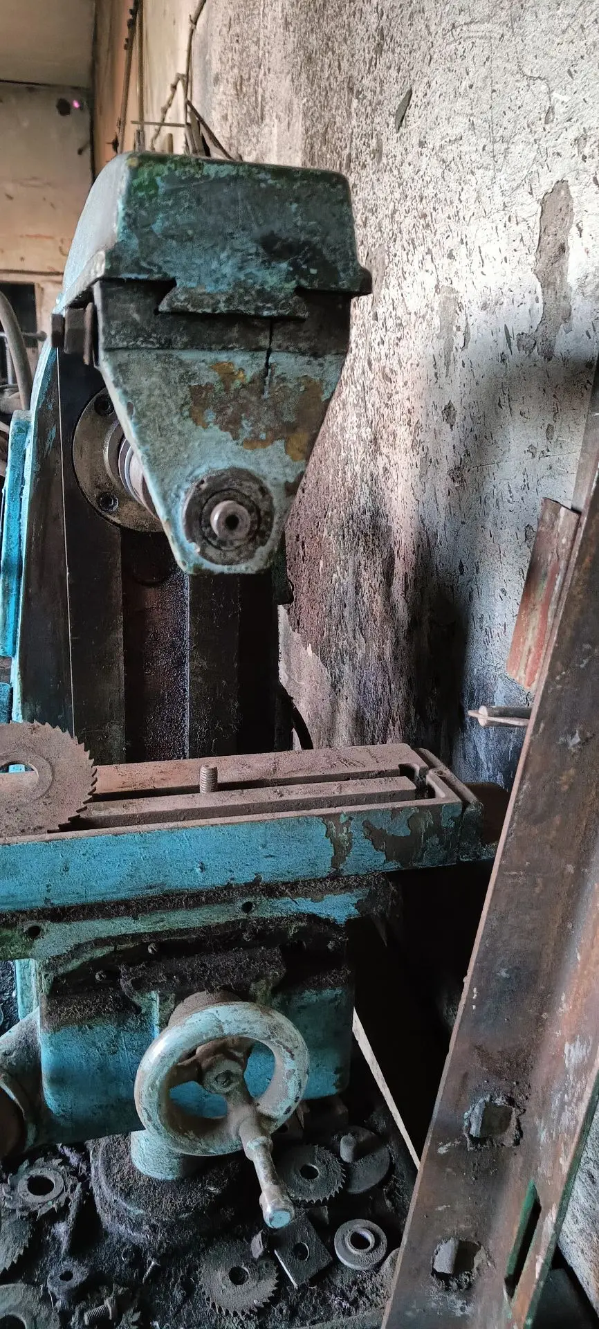Продам горизонтальный фрезерный станок НГФ-110 б.у.Рабочий был приспособлен под разделк...