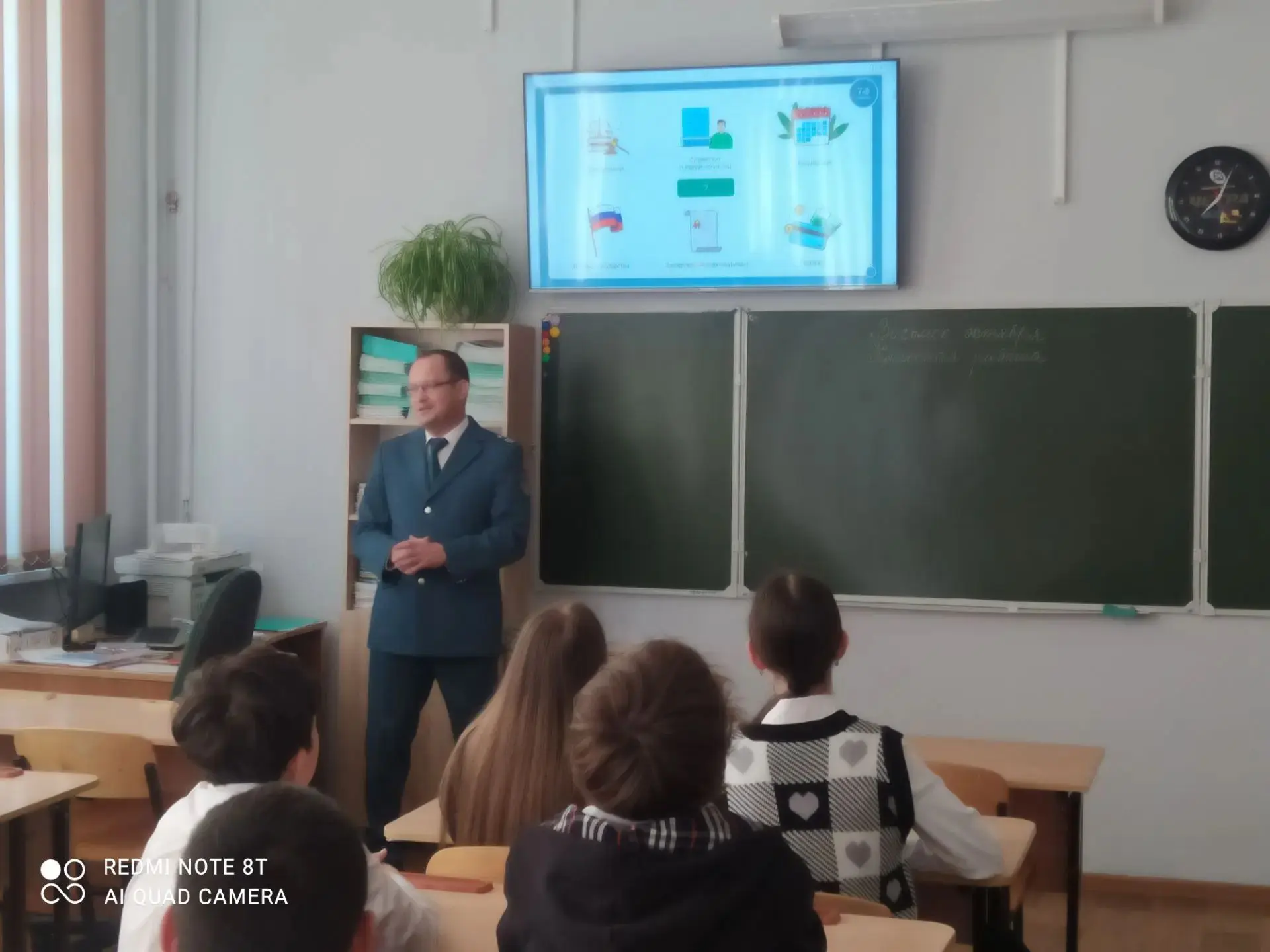 ✅Сегодня в нашей школе — урок финансовой грамотности с настоящими профессионалами!