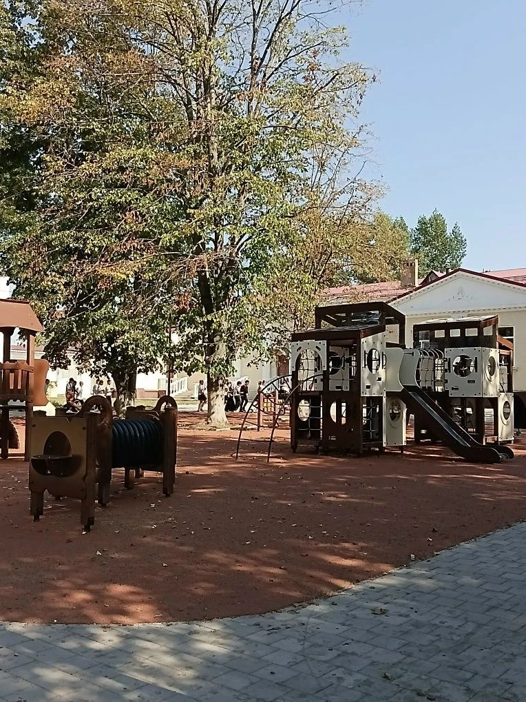 В Новолеушковской состоялось открытие обновлённого центрального парка