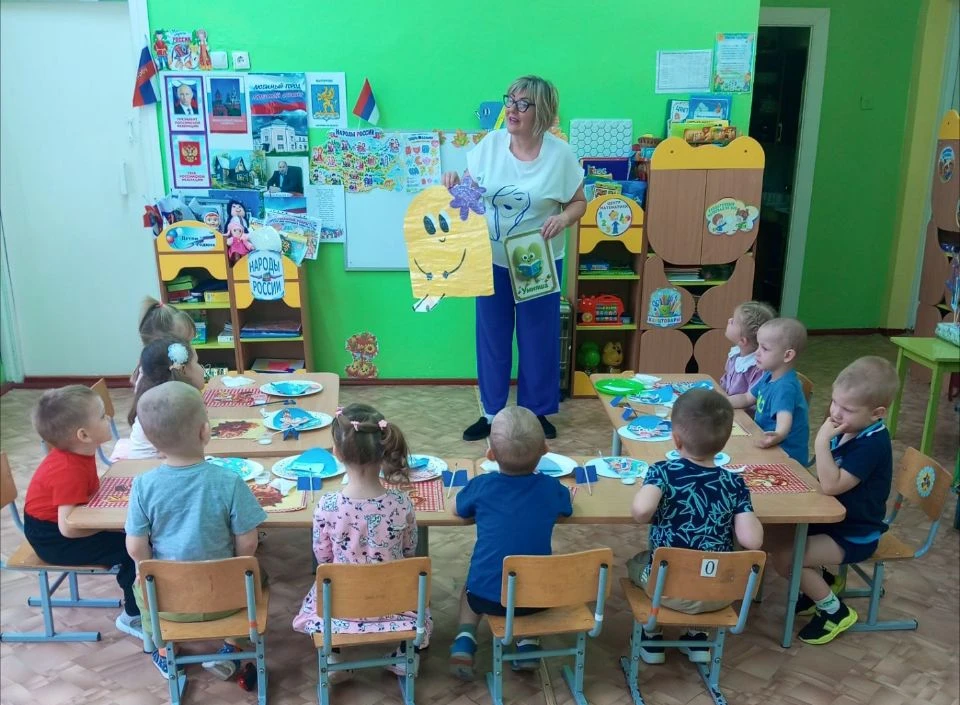 👨‍🦱 В преддверии праздника "День отца" воспитанники второй младшей группы рассказали ...
