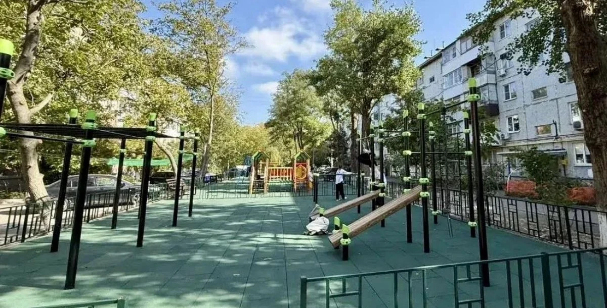 В Железнодорожном районе Ростова обновили еще одну детскую площадку