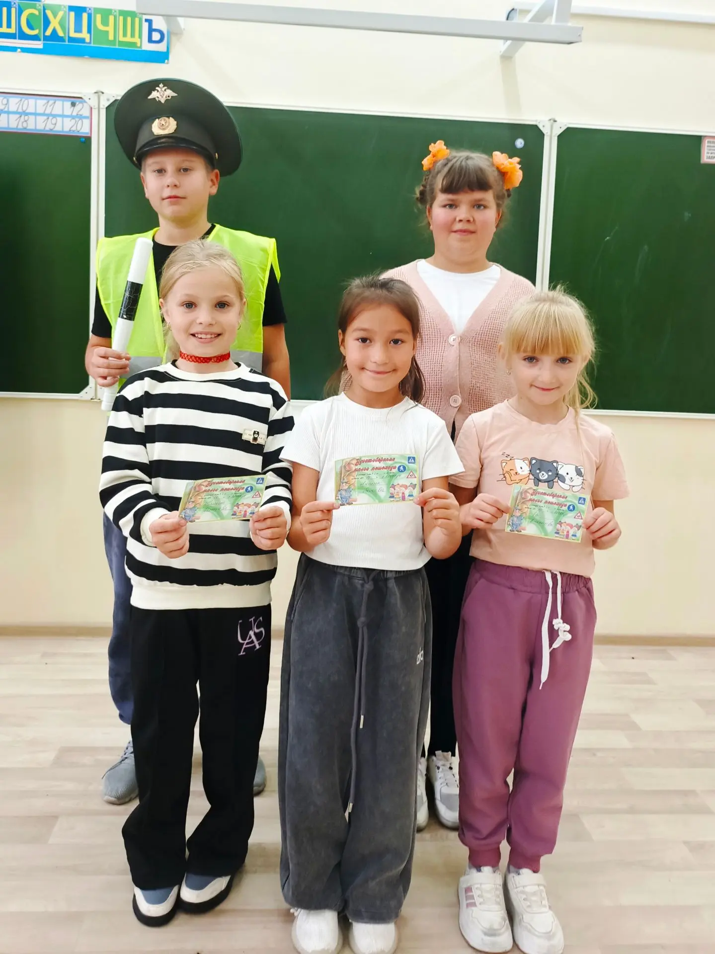 👮🚶‍♀️Как Инспектор Мигалкин и Дорожная Помеха первоклассниц экзаменовали