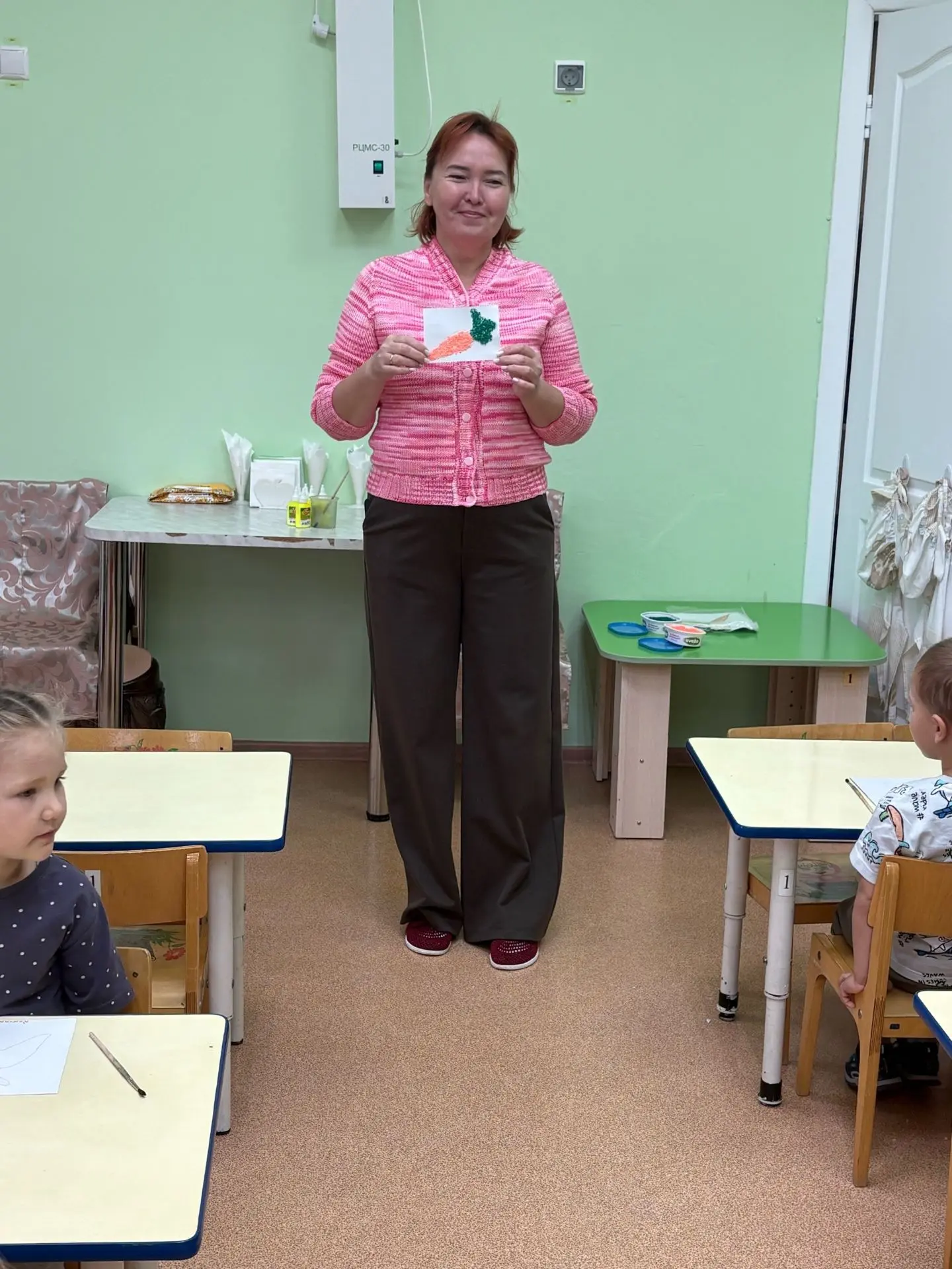 Творческий день в кружке: создание картины из пряжи✂️🧶