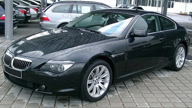 BMW – что за цветной круг на эмблеме?