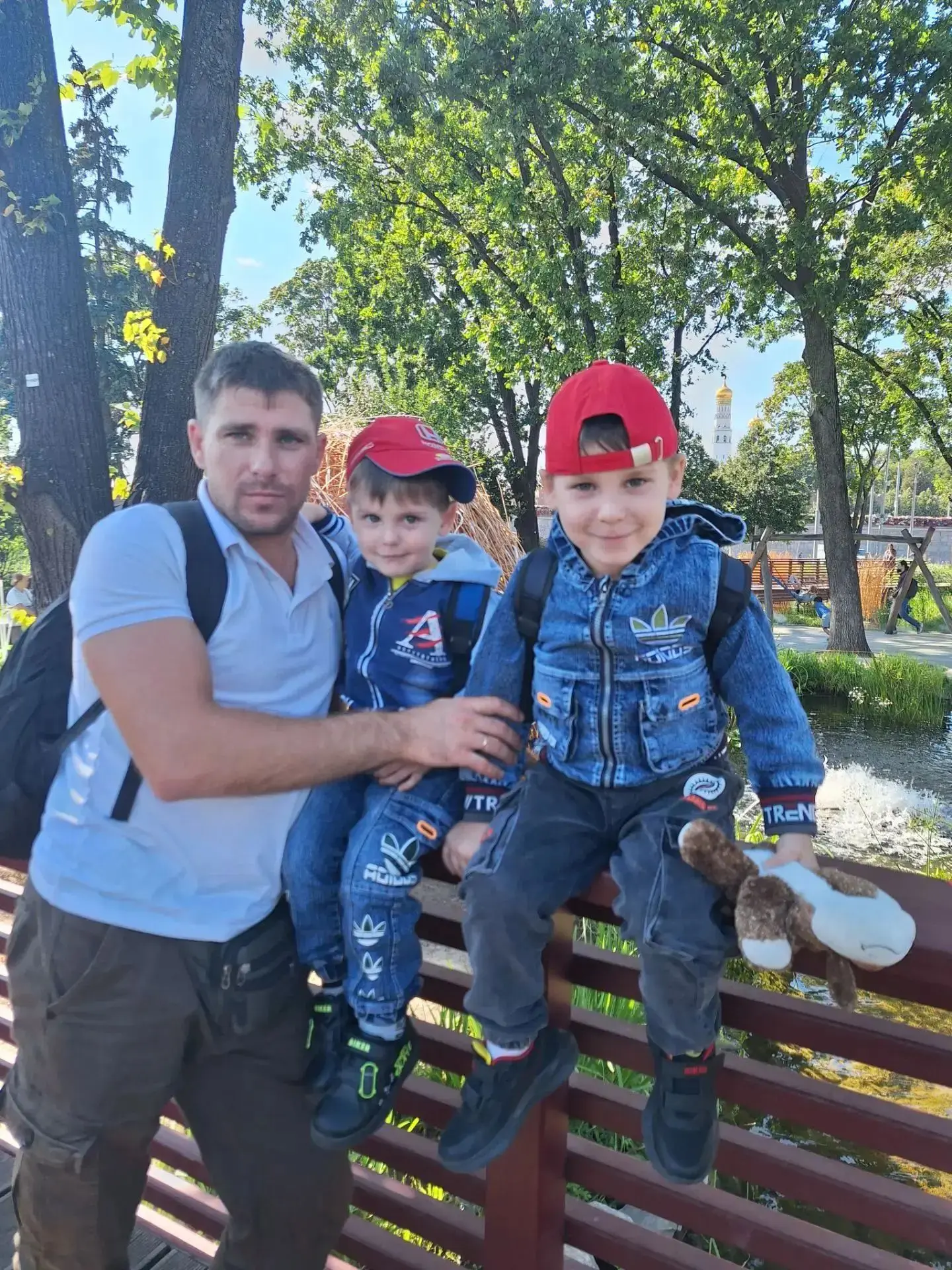 Мой папа- самый смелый и добрый, он очень  важный человек в моей жизни. Папа всегда явл...