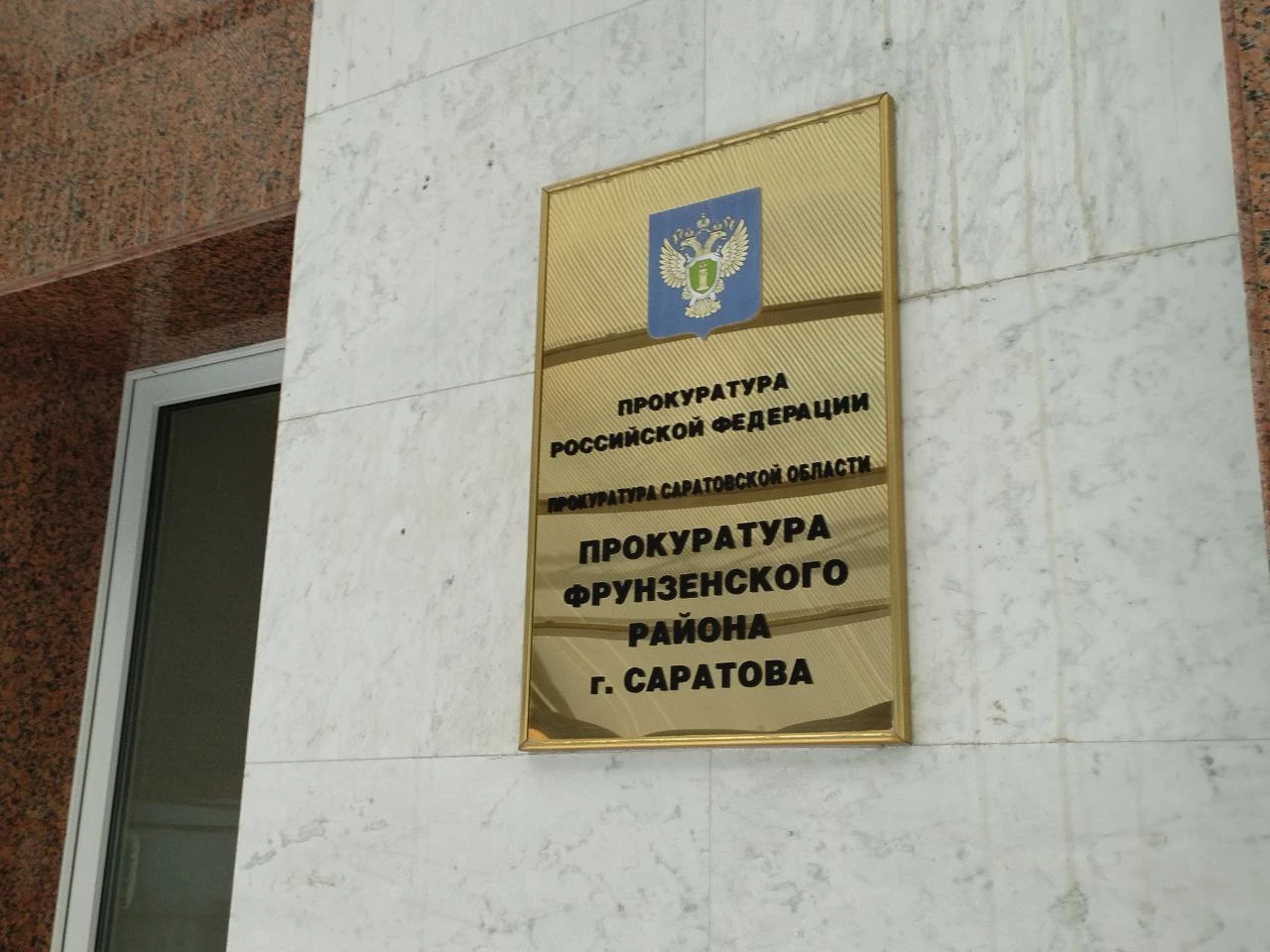 Пенсионерка украла у парня дорогие наушники
