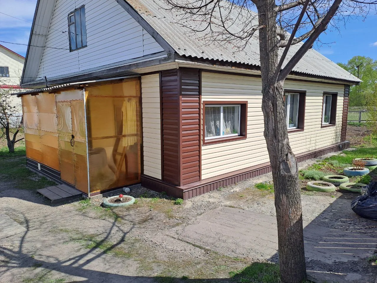 У Тогульского тракта в с.Первомайское продается дом 65кв.м на участке 13 сот.В доме З-к...