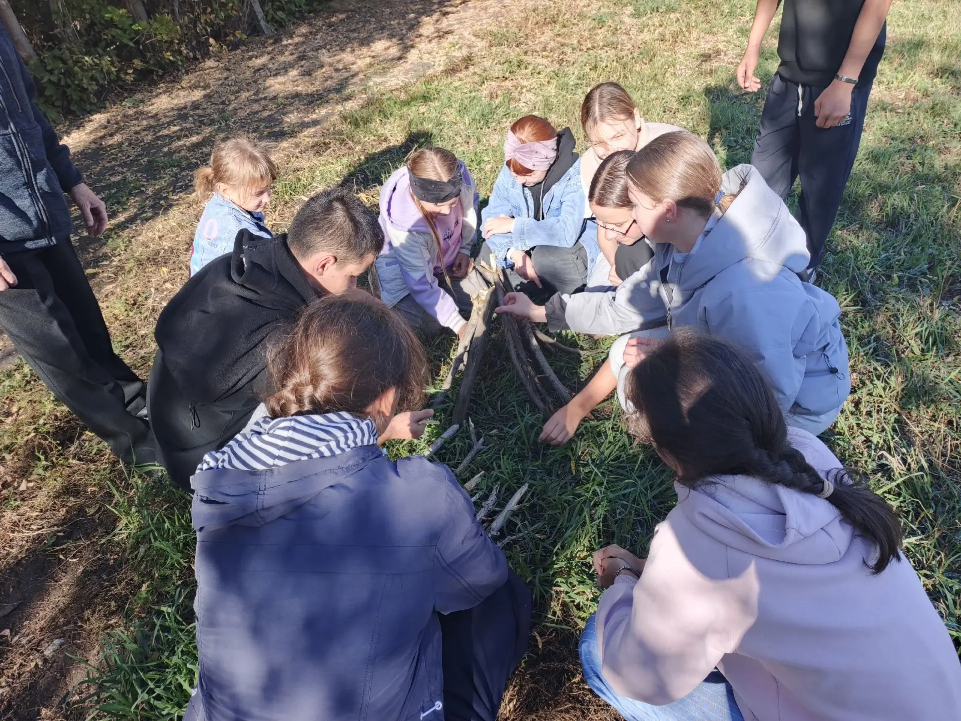 🌿 В честь Дня туризма наша школа организовала поход на природу. Мы отправились к живоп...