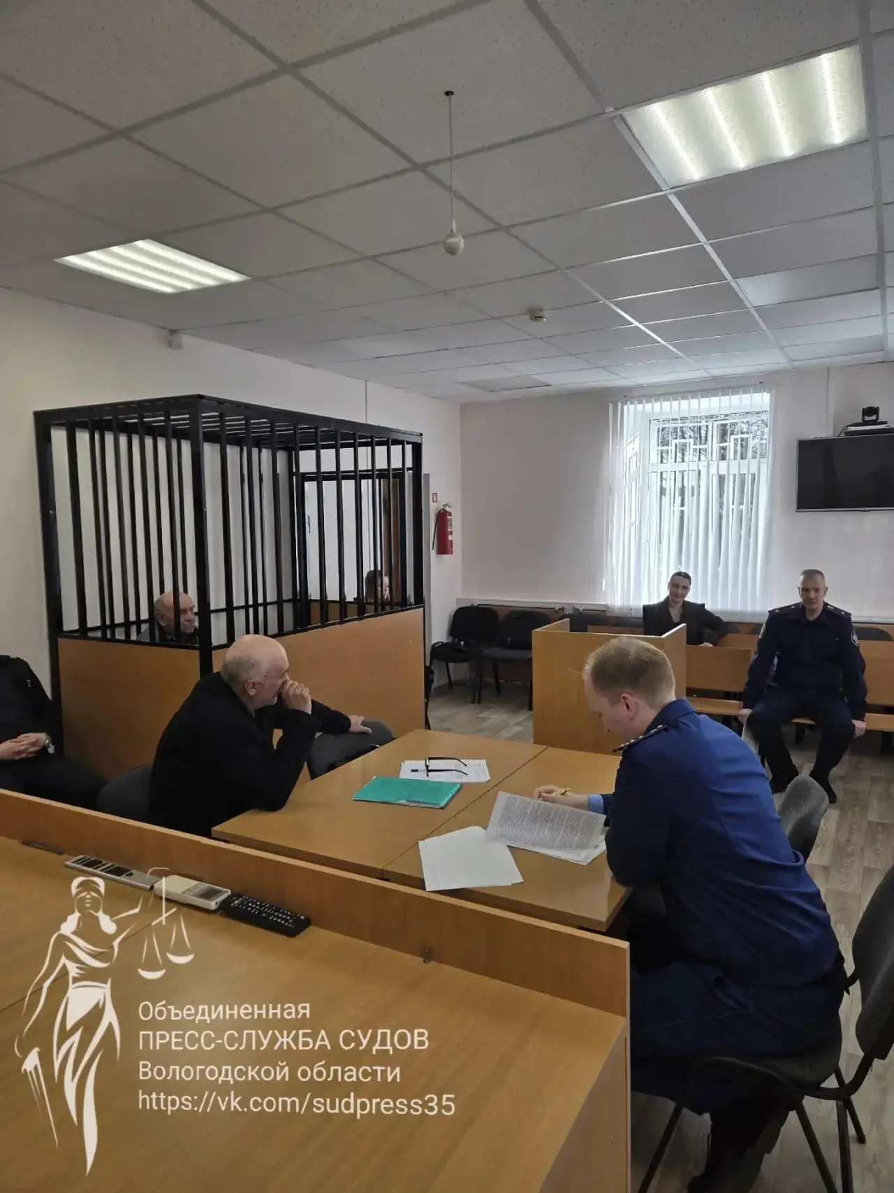 🚨 Застолье закончилось смертью: в Харовске 62-летнего мужчину отправили в СИЗО после г...
