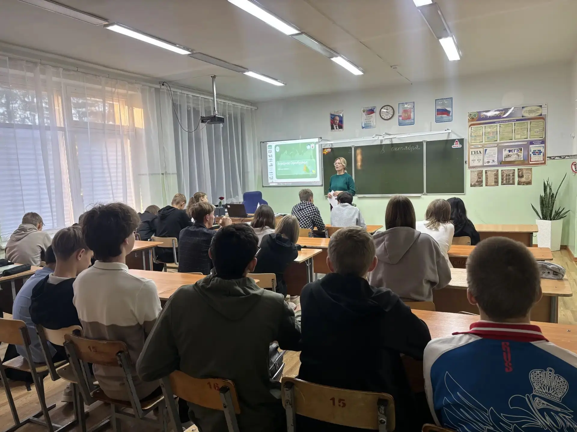 🌱🚜 Агромир открывает двери: школьники «Подольской СОШ» узнали больше о сельских профе...