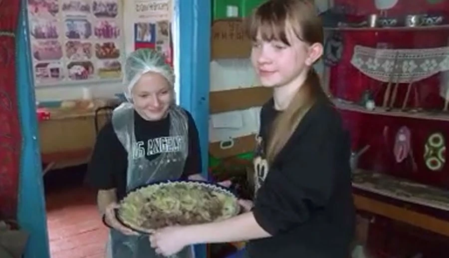 Казахи Больших Мурлов научили немцев готовить бешбармак