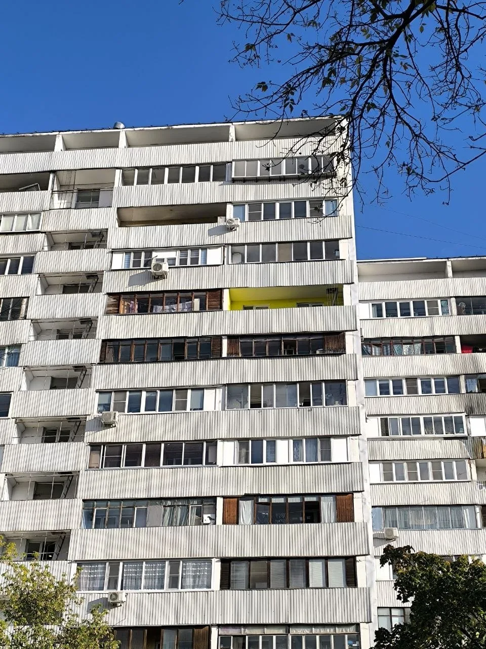 Видите этот яркий балкон у соседей на Ташкентской?