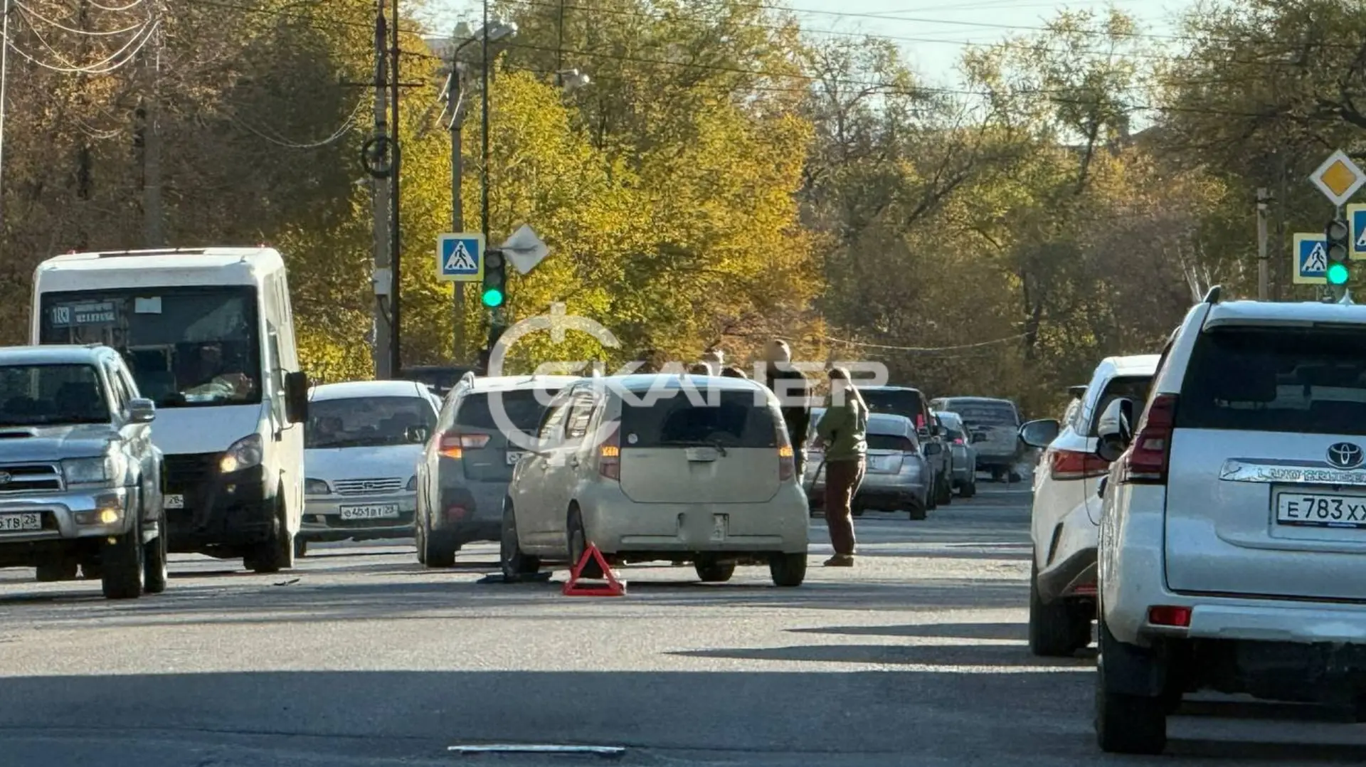 ❗️У выезда с ТРЦ Мега по Красноармейской произошло ДТП с участием Субару и Тойоты. Движ...