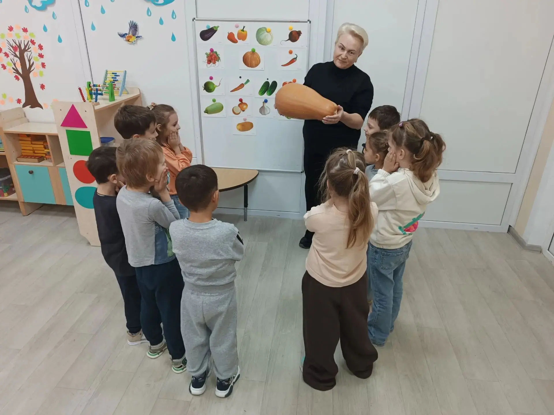 Осенний натюрморт: тыква и маленькие исследователи! 🍂