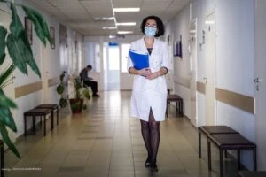 Белые халаты против черных туч: исповедь тринадцати докторов штурмует книжный Олимп