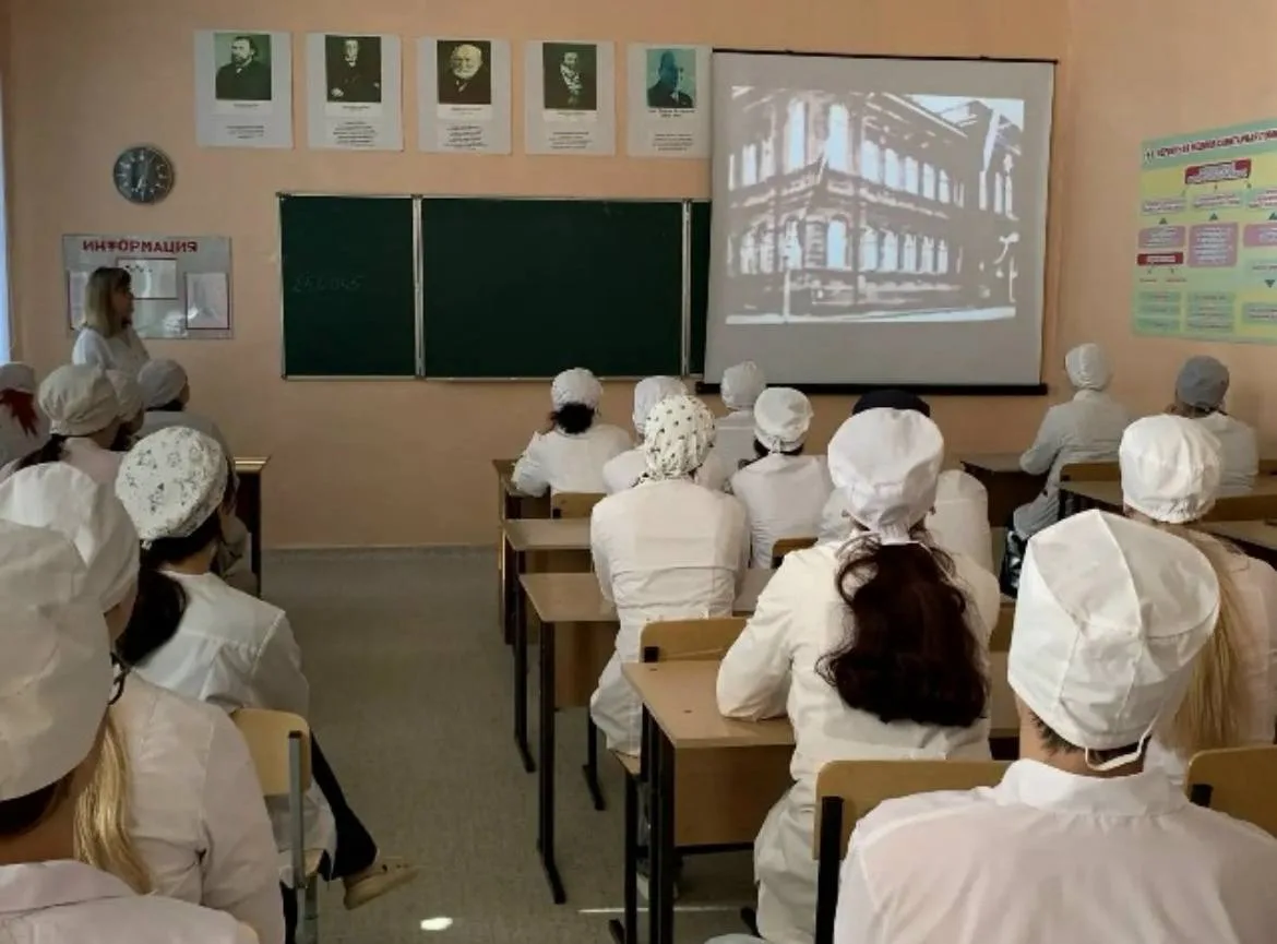 В Аркадакском филиале ГАПОУ СО «СОБМК» прошел круглый стол «СОБМК - 130 лет во имя меди...