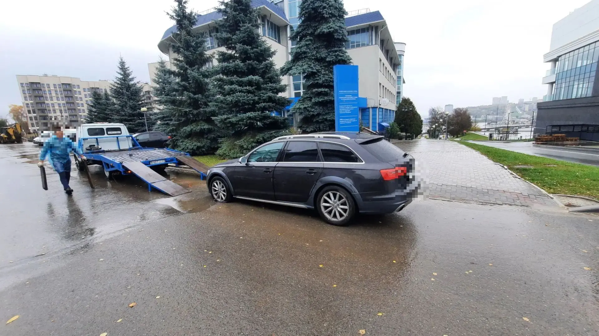 🤳В столице Чувашии бдительные граждане помогли задержать водителя «Ауди» с признаками ...