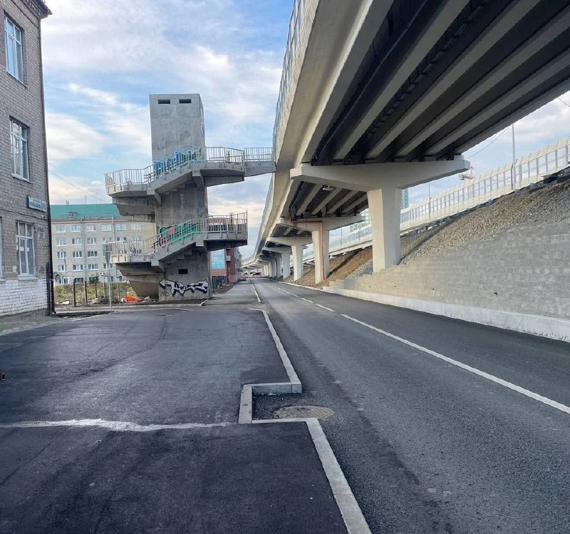 🚗  На развязке у концерна «Калина» запустили движение по нижнему мосту между новыми эс...
