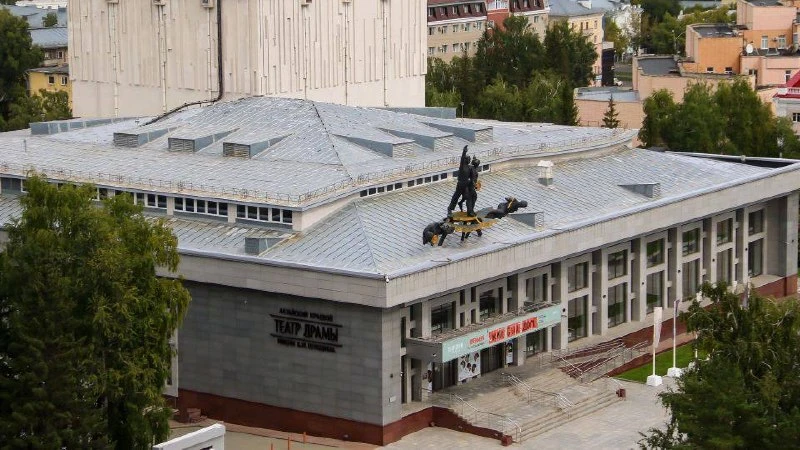 🎭Поклонники Алтайского краевого театра драмы обвинили площадку в неэтичном поведении и...