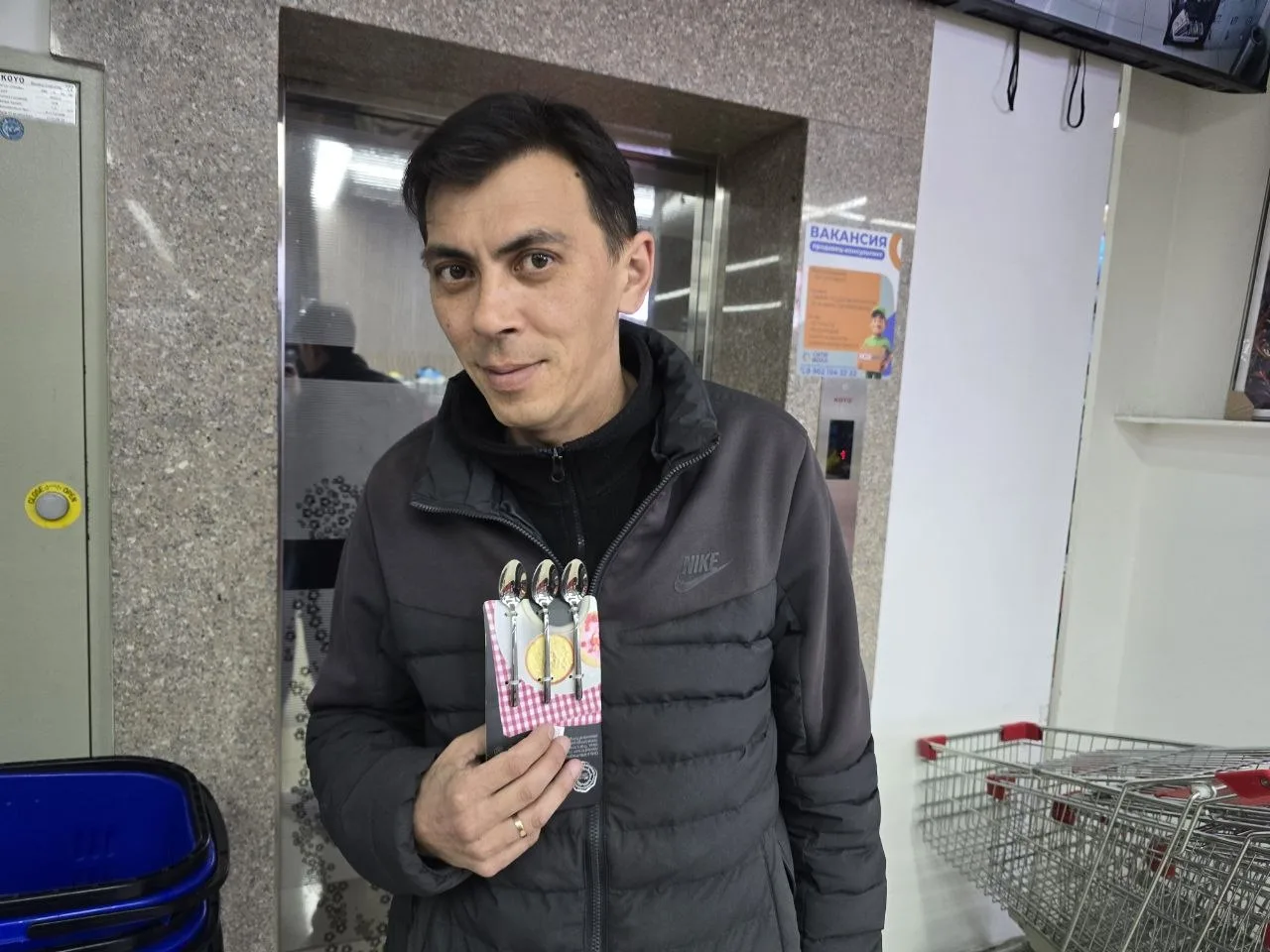 Итак, вчера муж Игорь очень срочно погнал всю семью в Сити Молл...