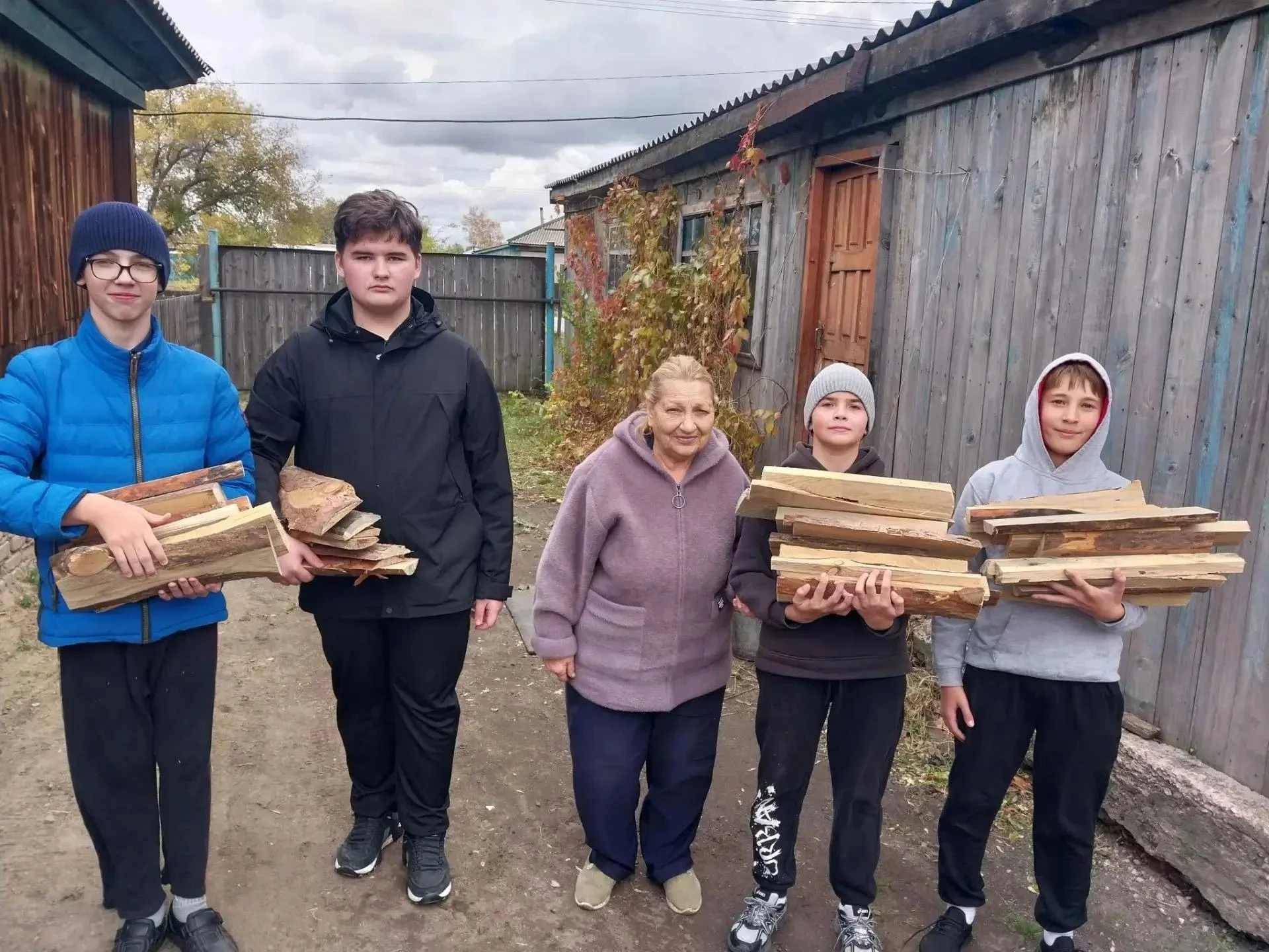 💛 Месячник пожилого человека: добрые дела в Ключевском районе
