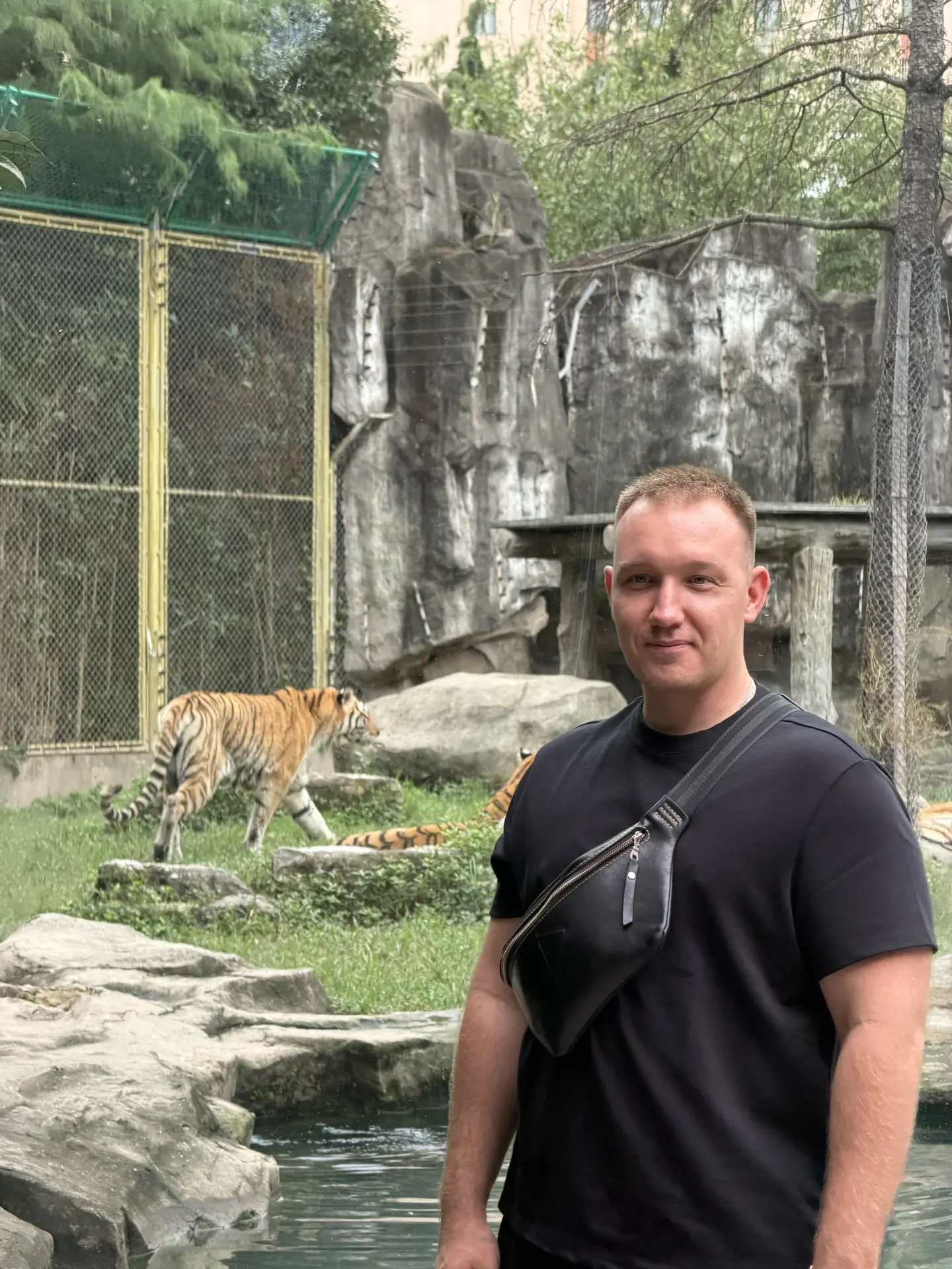 Не могли не заехать в местный зоопарк 🇨🇳🐼