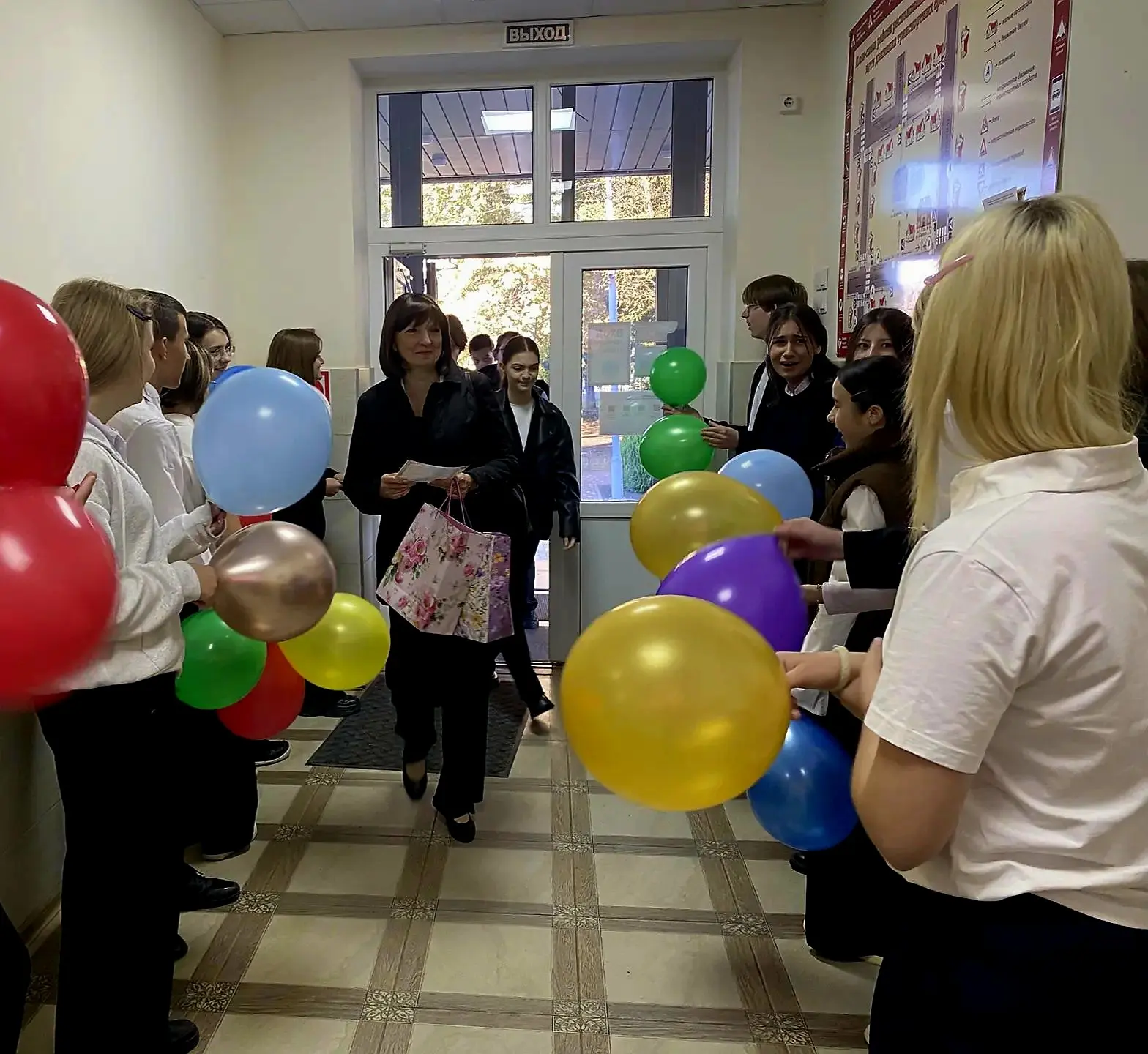 5 октября 2025 года в нашей школе прошла праздничная акция, приуроченная ко Дню учителя...