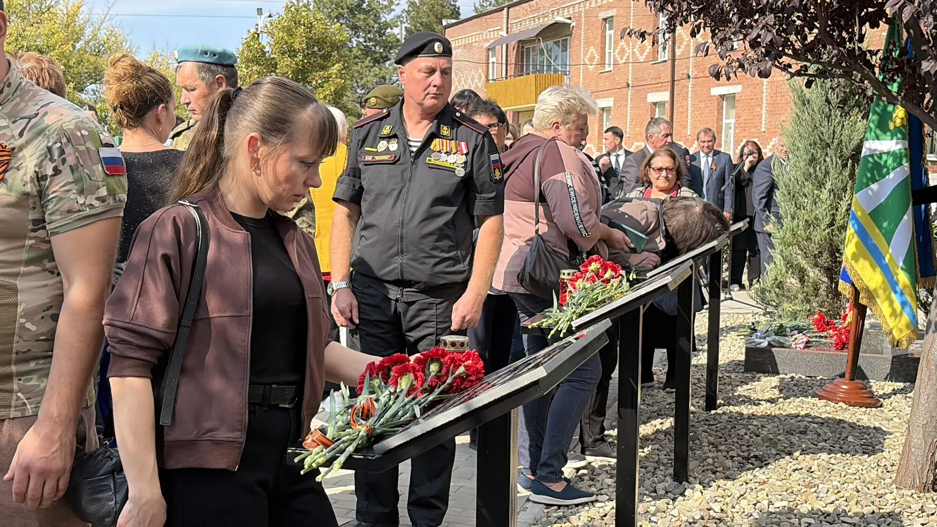 Знаем лица этих героев