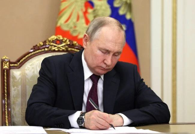 🇷🇺 Владимир Путин оценил заслуги работников из Тульской области​