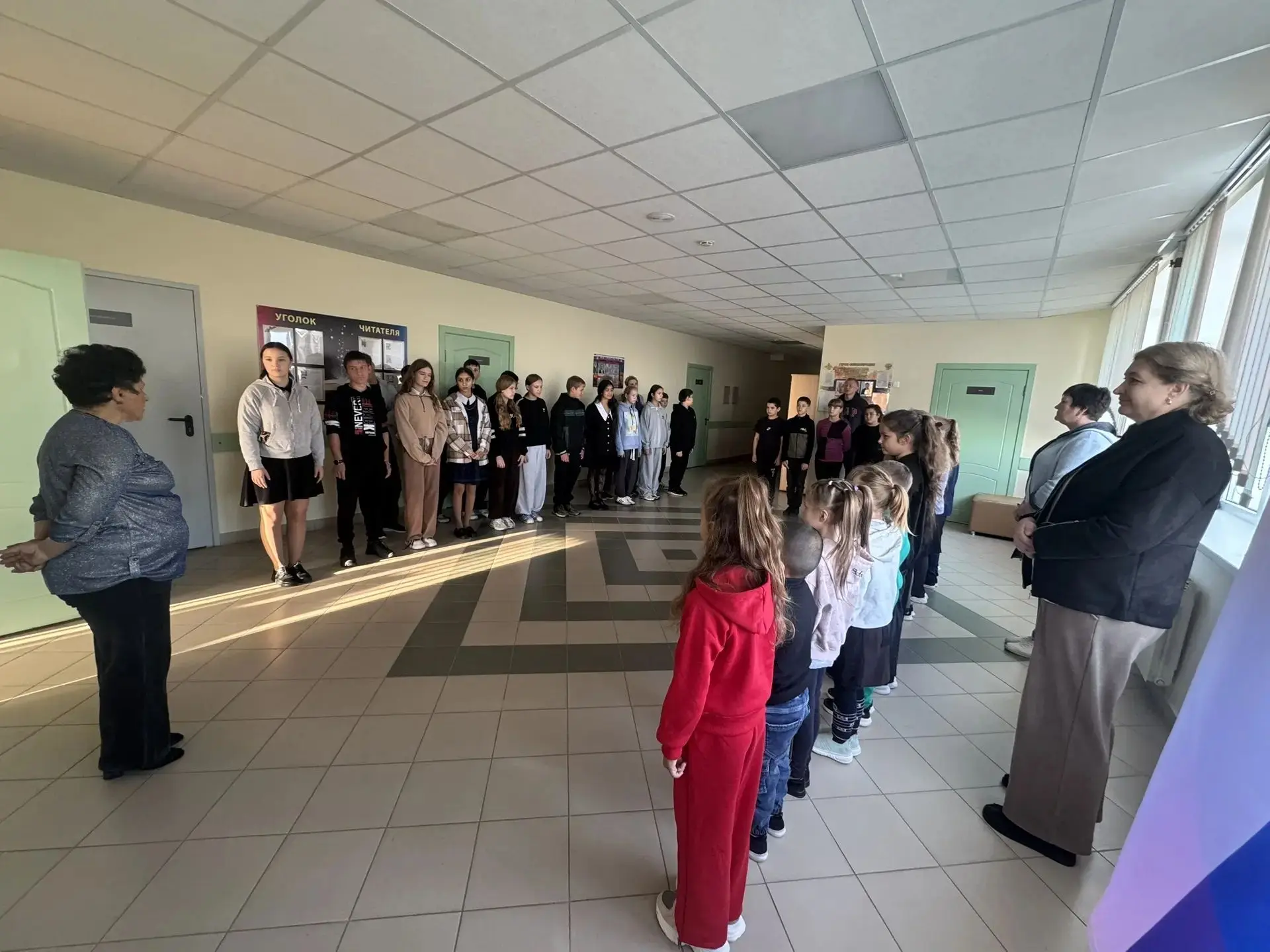 🇷🇺 Неделя в нашей школе началась  с торжественного поднятия флагов и исполнения гимна...