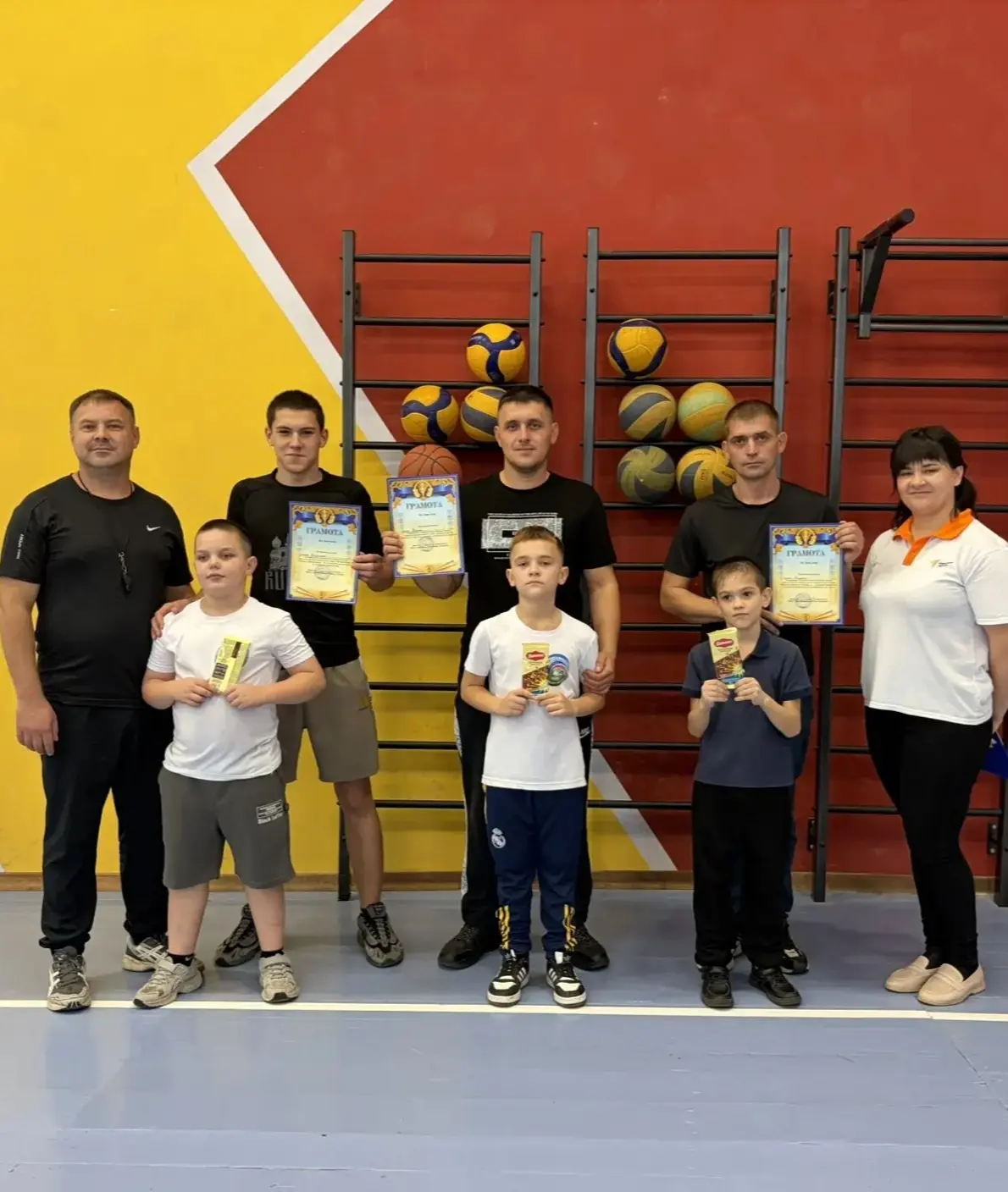 🎉Спортивно-интеллектуальное соревнование «Папа может» ко Дню отца в Малобыковской ООШ! 🎉