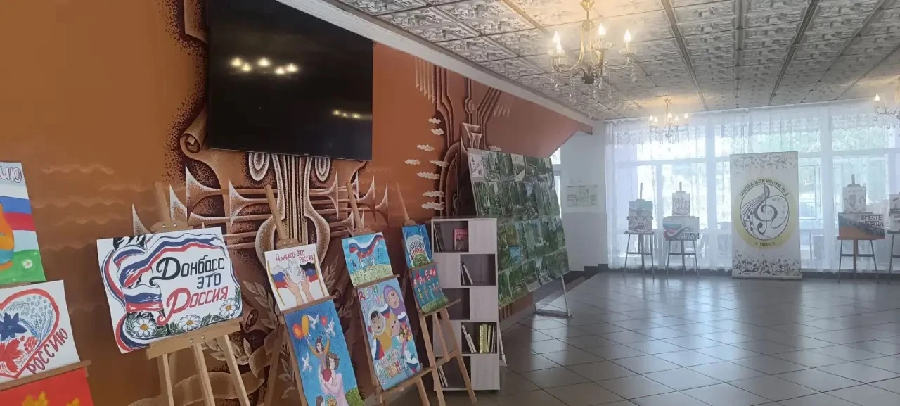 В ДШИ «Симфония Приморья» завершилась реализация проекта «Галерея ожидания» при поддерж...