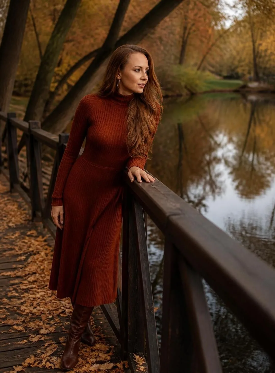 На мостике над осенней рекой ✨ Смотреть — в VK: https://vk.com/channel_kabirova_visual