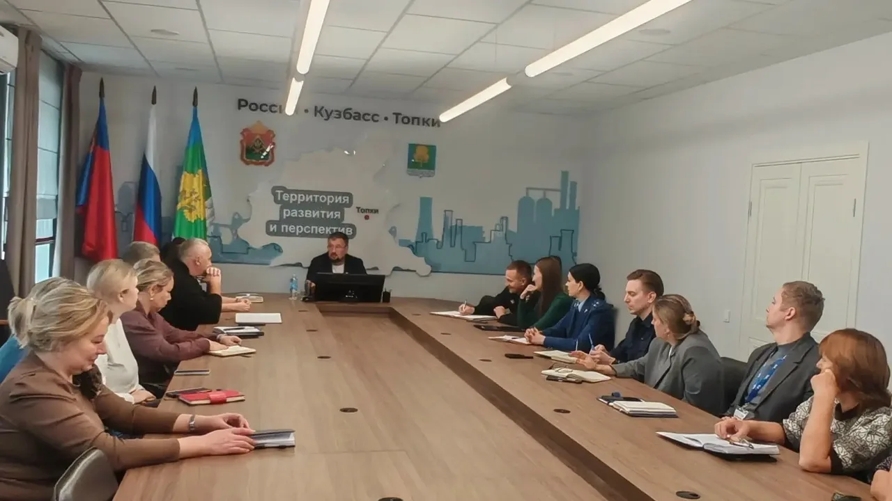 9 октября под руководством главы Топкинского муниципального округа состоялось экстренно...