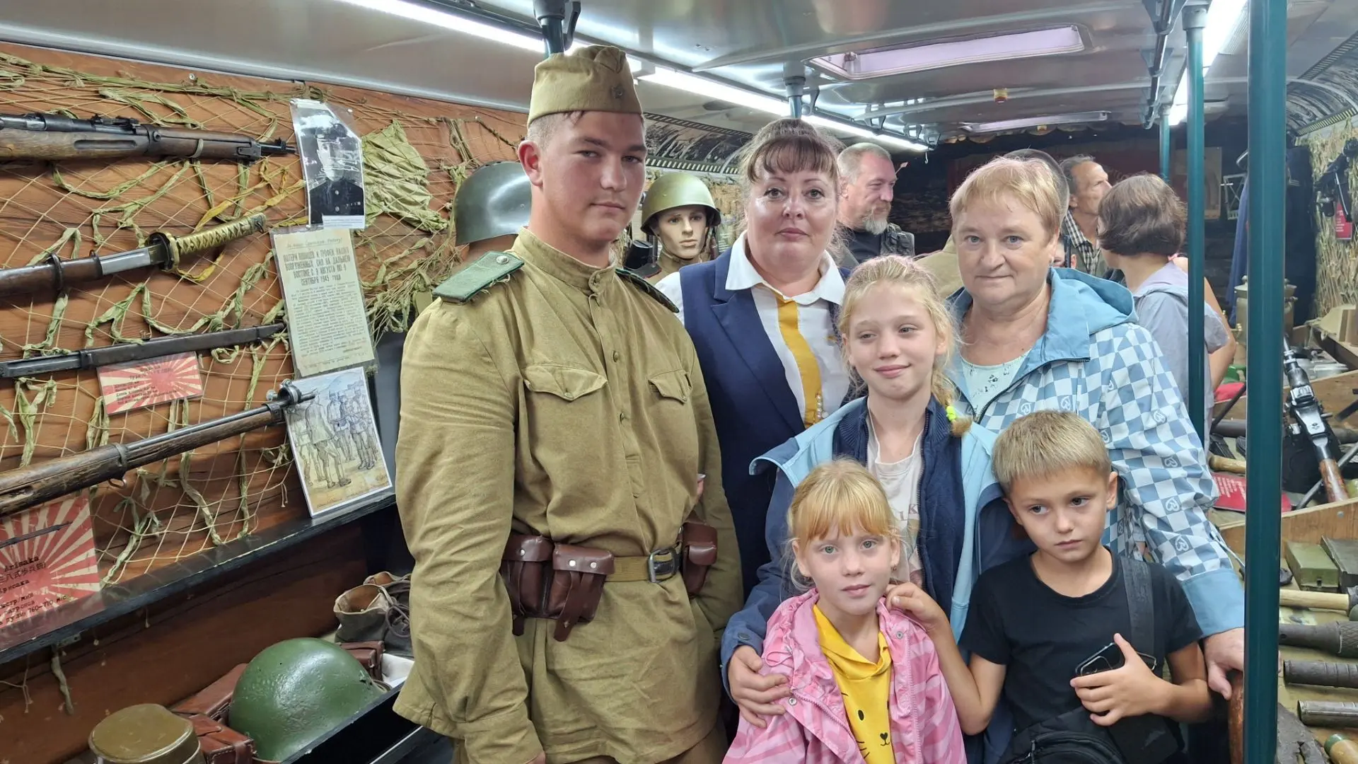 История не где-то в книгах, она приехала к нам сегодня прямо на школьный двор!