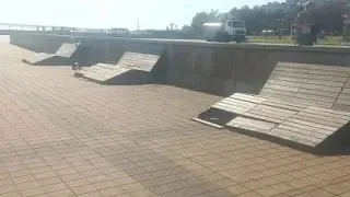 Лежаки у Западного мола в Новороссийске дождутся ремонта только к осени
