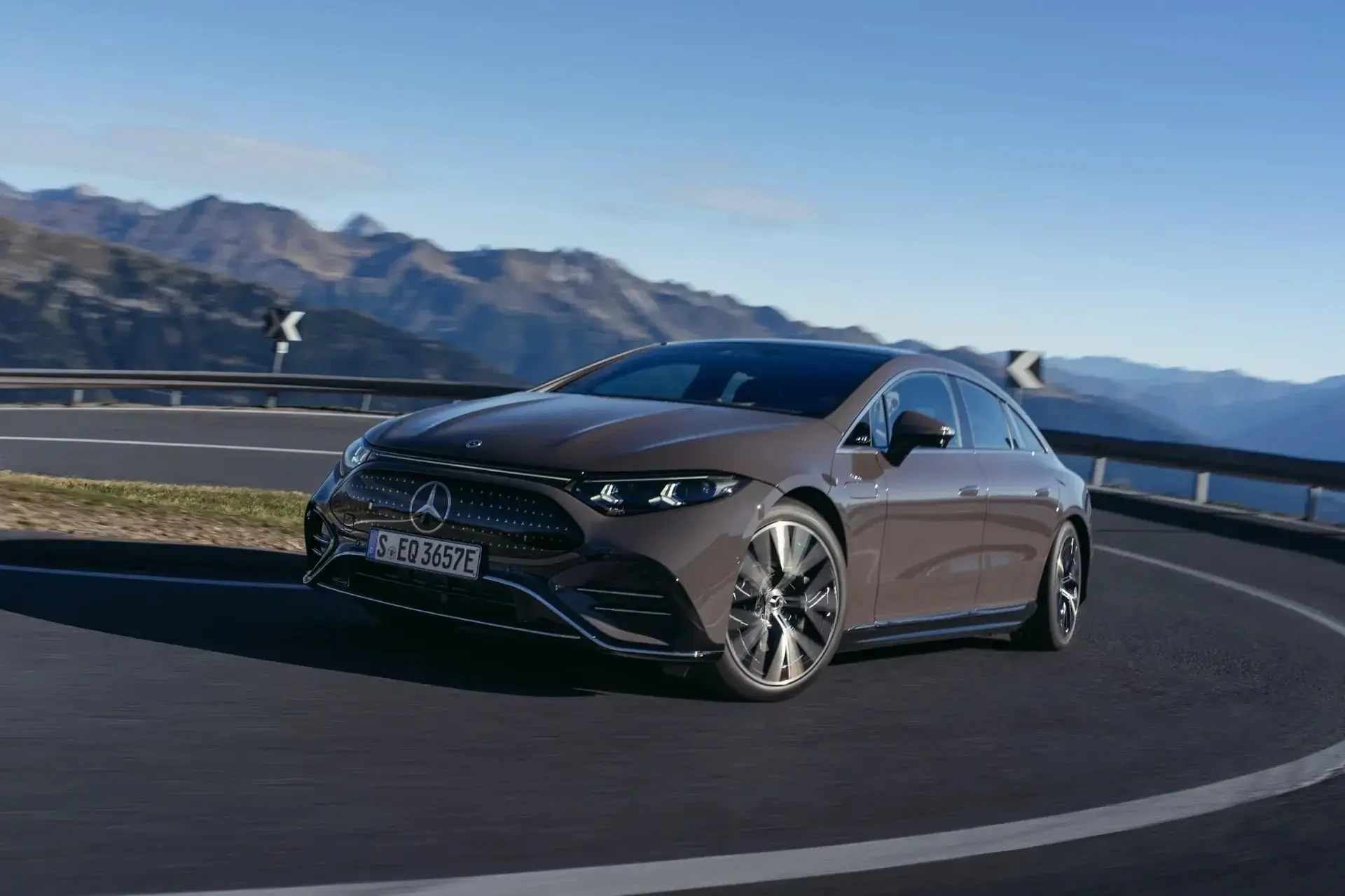 Новый Mercedes-Benz EQS получил систему электронного рулевого управления Steer-by-Wire,...