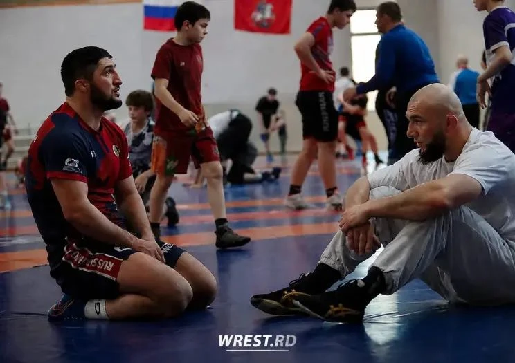Садулаев и Курбанов поборются за путевку на Чемпионат мира по вольной борьбе