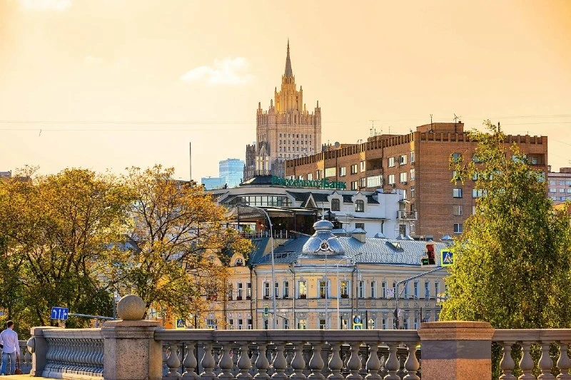 Солнечный вечер в Москве. A sunny evening in Moscow.