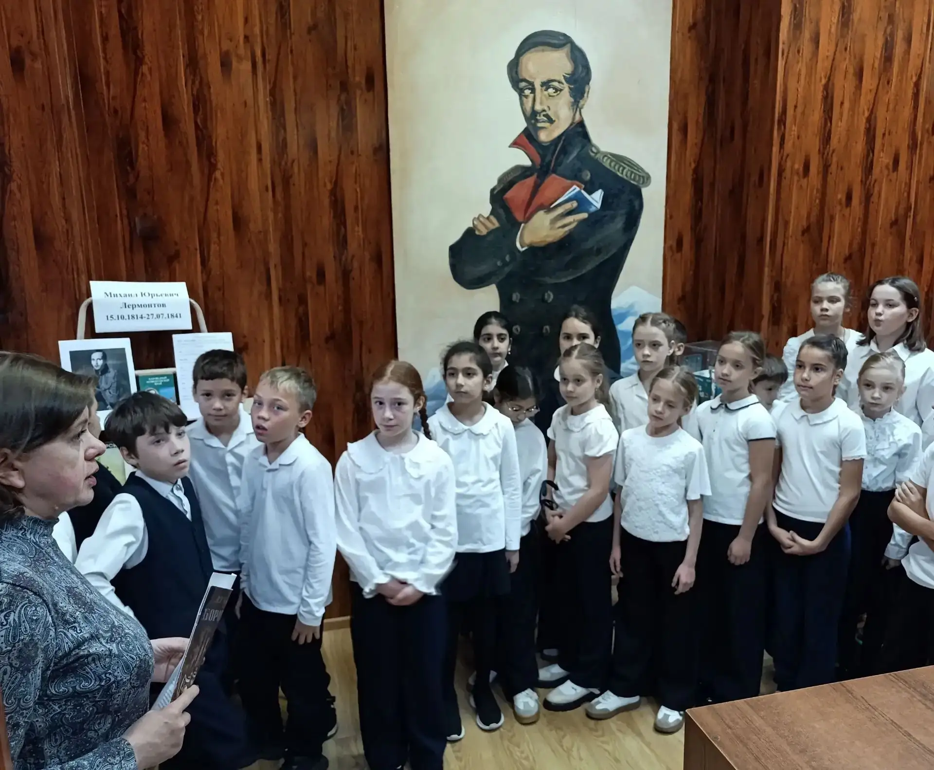 В школьной библиотеке МБОУ СОШ №1 была организована выставка произведений М.Ю.Лермонтова.