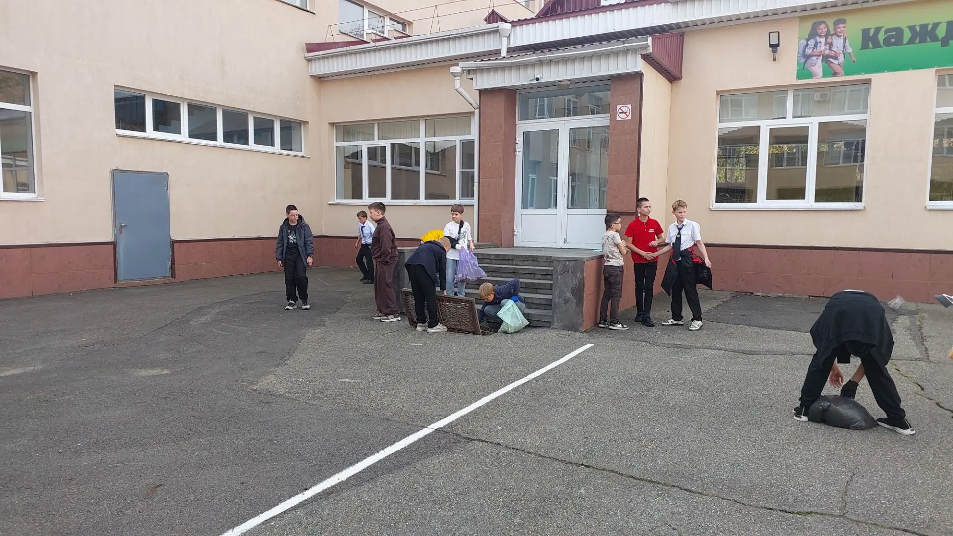 🌿 Субботник: вместе сделали школу чище и красивее!
