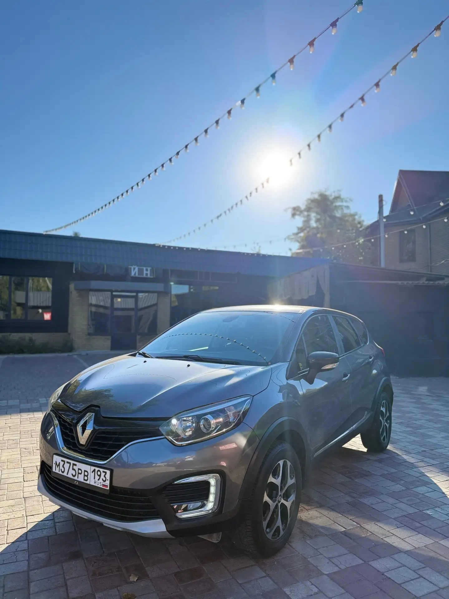 Продам Renault Captur 2017 года выпуска. Мотор: 2.0 Автомат . Пробег 136 000 км. Полный...