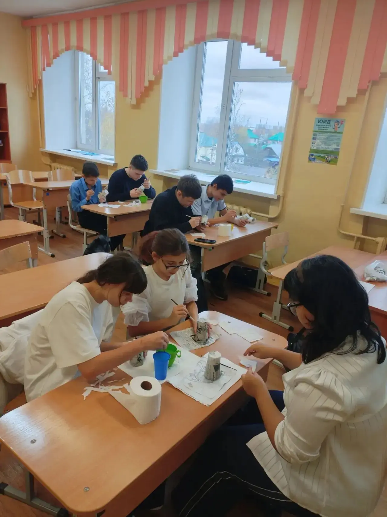 ✨ Из бумаги - в посуду: 7В покоряет папье‑маше! На уроке труда ребята доказали: чтобы т...