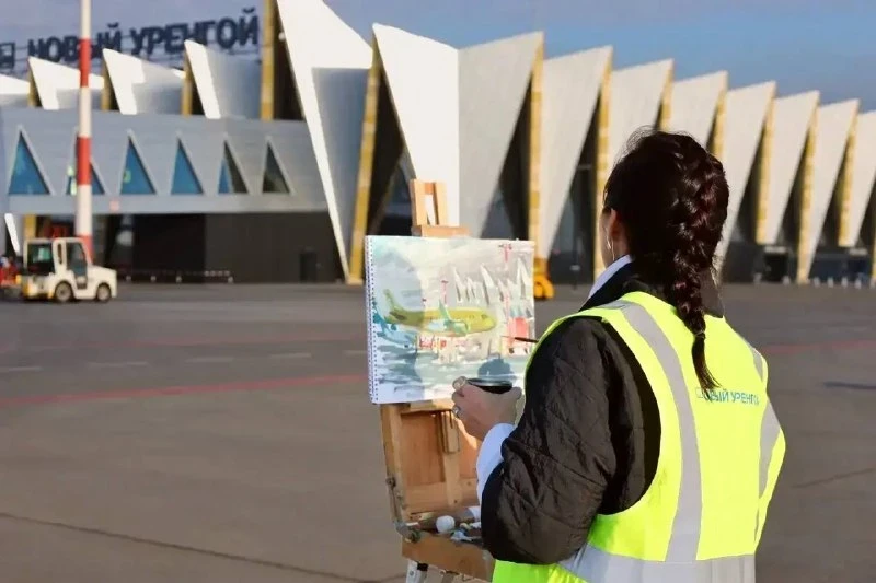 🎨 В аэропорту Нового Уренгоя устроили авиапленэр