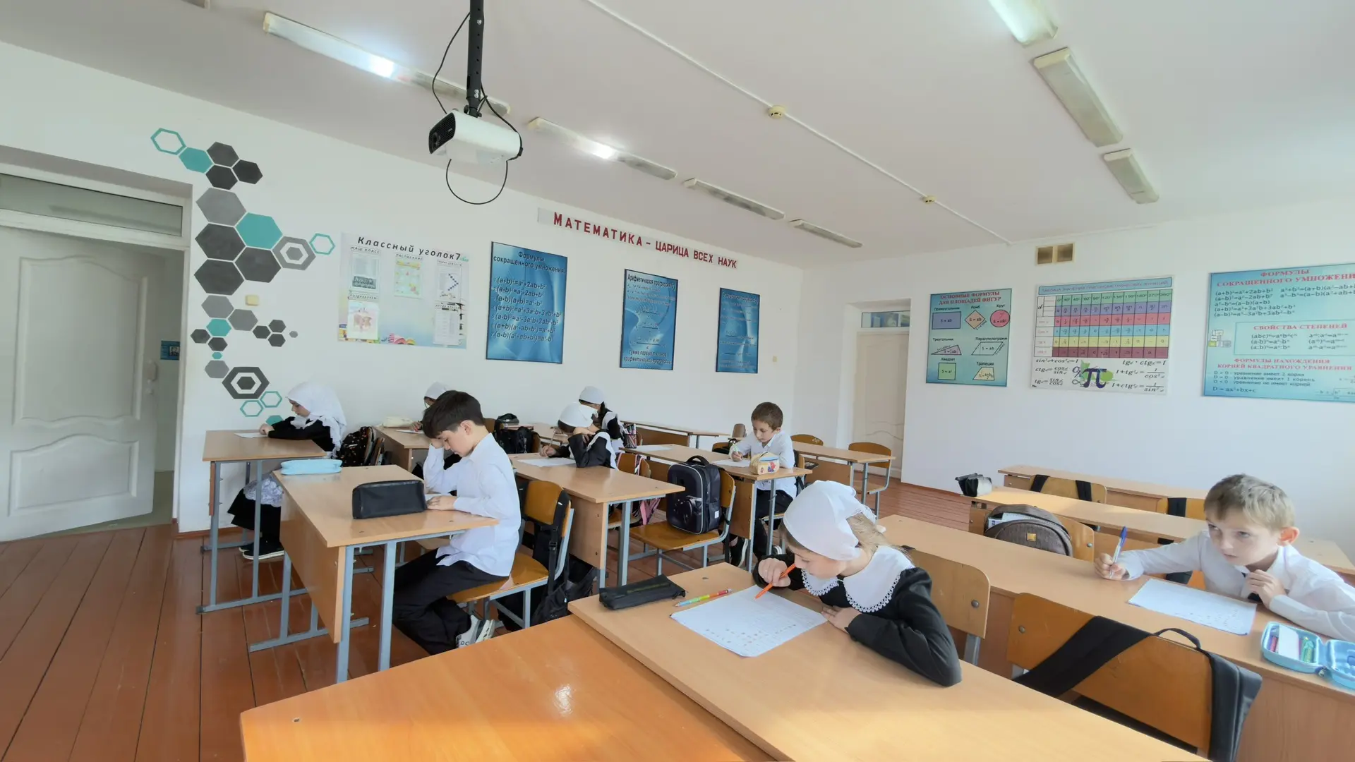 В 4 классе прошёл школьный этап Всероссийской олимпиады школьников по математике! 🧮✨