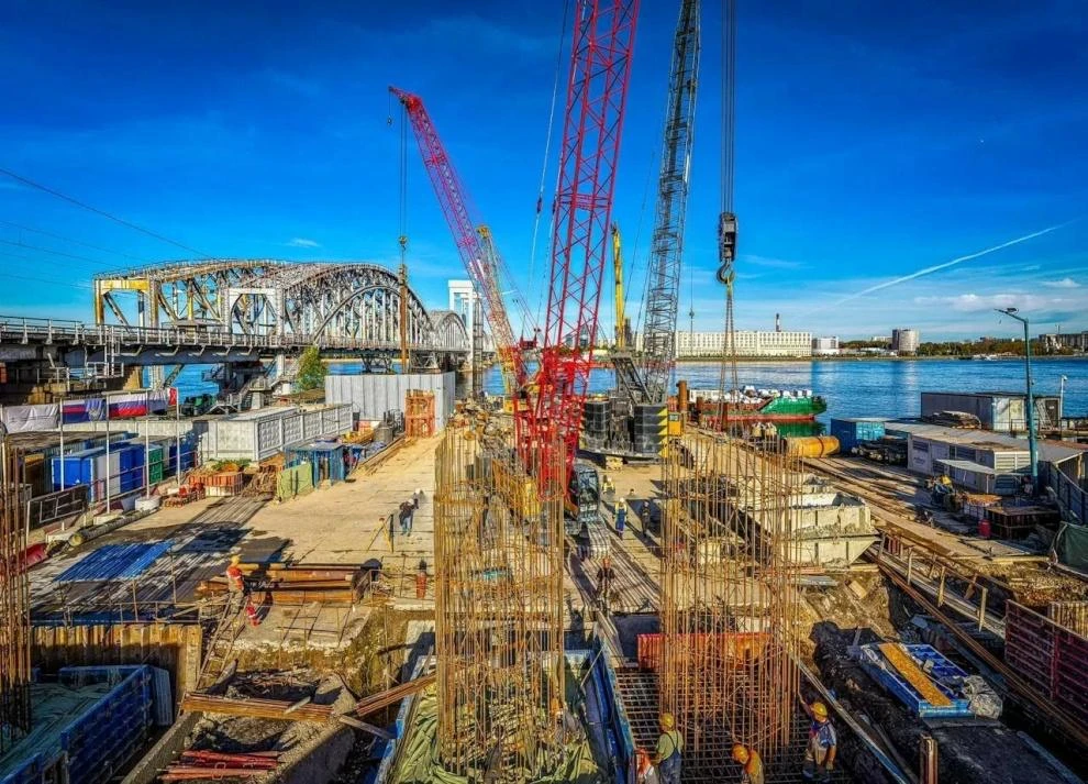 🏗 На Широтной магистрали начали строить рабочий мост через Неву