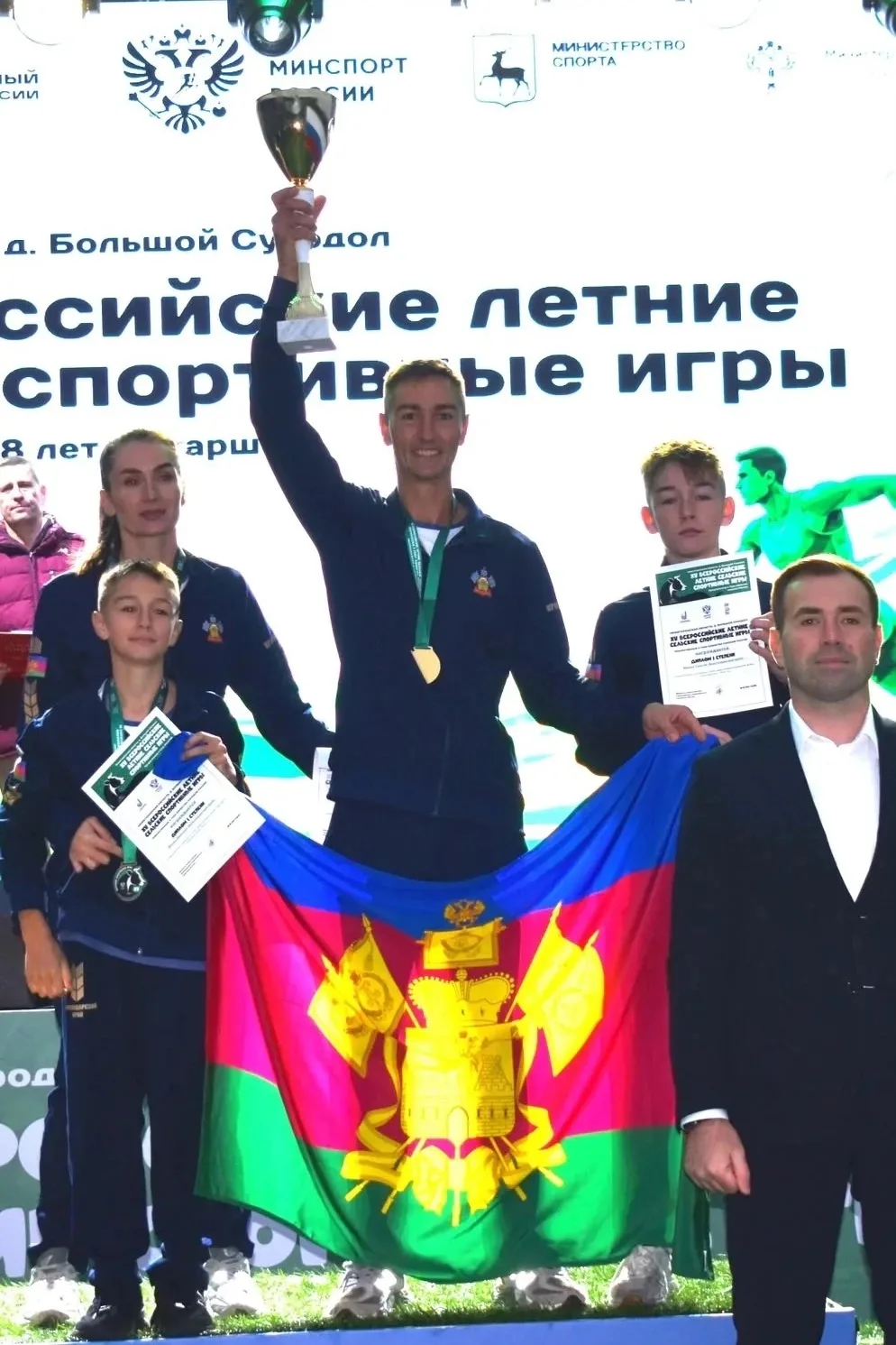 🎉 Успенский район — на пьедестале! Семья Мининых взяла золото на Всероссийских сельски...